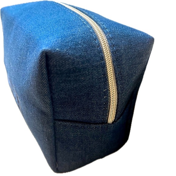 DIOR Denim Cosmetic Travel Bag, Limited Edition 2024 With Star Zip Tab - Picture 3 of 10